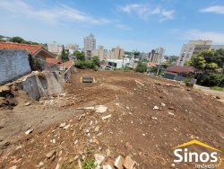 Terreno de esquina com 914m² no bairro Boa Vista 