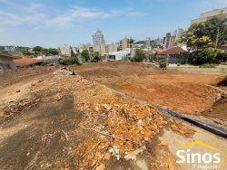 Terreno de esquina com 914m² no bairro Boa Vista 
