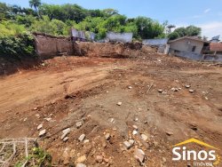 Terreno de esquina com 914m² no bairro Boa Vista 