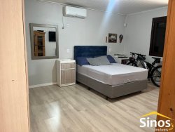 Casa com 03 dormitórios no Centro de Lomba Grande 