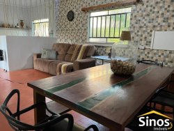 Casa com 03 dormitórios no Centro de Lomba Grande 