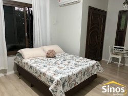 Casa com 03 dormitórios no Centro de Lomba Grande 