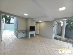 Sobrado com 03 dormitórios no bairro Hamburgo Velho 