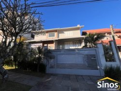 Casa com 03 dormitórios no bairro Hamburgo Velho 