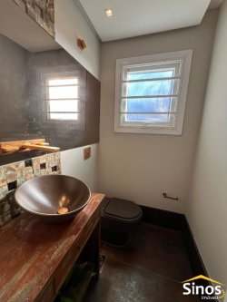 Casa com 03 dormitórios no bairro Hamburgo Velho 