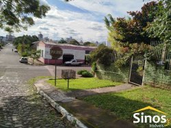 Casa com 03 dormitórios no bairro Ideal 