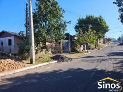Terreno com 02 chalés no bairro Canudos 