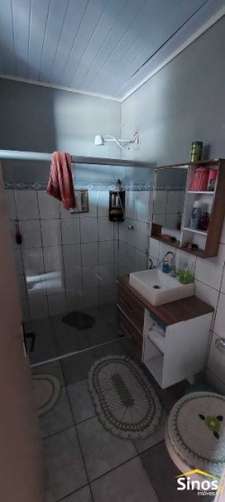 Casa com 02 dormitórios no bairro Vila Diehl 