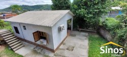 Casa com 02 dormitórios no bairro Vila Diehl 