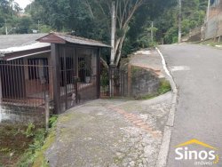 Casa com 02 dormitórios no bairro Vila Diehl 