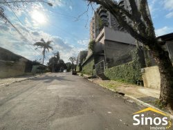 Casa com 03 dormitórios no bairro Vila Nova 
