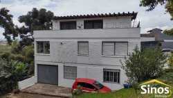 Casa com 05 dormitórios no bairro Ideal 