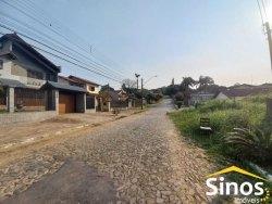 Terreno com construção no bairro Hamburgo Velho 
