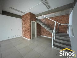 Sala comercial com 112m² para locação no Centro 