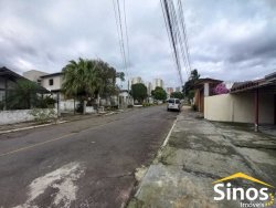 Terreno com construções no bairro Jardim Mauá 