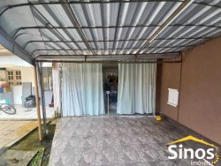 Casa com 02 dormitórios no bairro Lomba Grande 