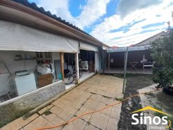 Casa com 02 dormitórios no bairro Lomba Grande 