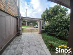 Casa com 02 dormitórios no bairro Lomba Grande 
