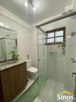 Casa de esquina com 03 dormitórios no bairro Hamburgo Velho 