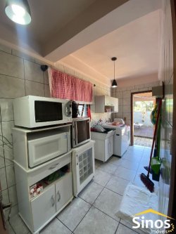 Casa de esquina com 03 dormitórios no bairro Hamburgo Velho 