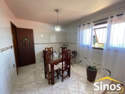 Casa de esquina com 03 dormitórios no bairro Hamburgo Velho 
