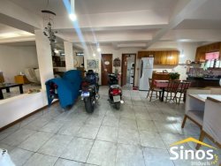 Casa de esquina com 03 dormitórios no bairro Hamburgo Velho 