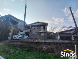 Casa com 03 dormitórios no bairro Vila Diehl 