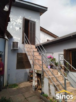 Casa com 03 dormitórios no bairro Industrial 