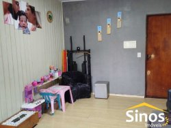 Casa com 03 dormitórios no bairro Industrial 