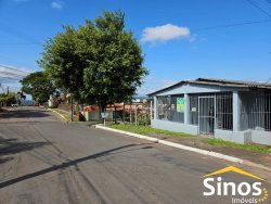 Casa com 03 dormitórios no bairro Rondônia 