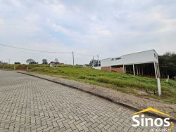Terreno de esquina com 300,38m² no condomínio Moradas da Lomba 