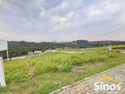 Terreno de esquina com 300,38m² no condomínio Moradas da Lomba 