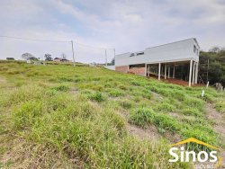 Terreno de esquina com 300,38m² no condomínio Moradas da Lomba 