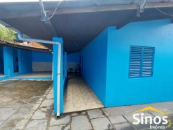 Casa com 03 dormitórios no bairro Canudos 