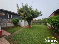 Casa plana com 02 dormitórios no Bairro Canudos 