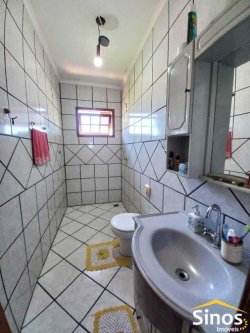 Casa com 03 dormitórios no bairro Hamburgo Velho 