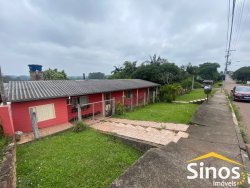 Casa com 3 dormitórios na parte central de Lomba Grande 