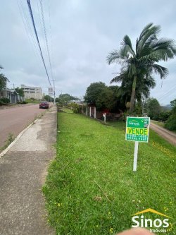 Casa com 3 dormitórios na parte central de Lomba Grande 