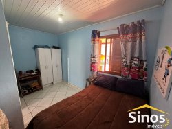 Casa com 3 dormitórios na parte central de Lomba Grande 
