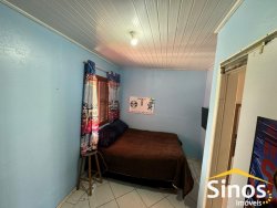 Casa com 3 dormitórios na parte central de Lomba Grande 