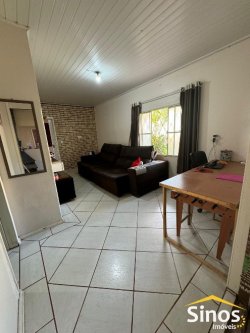 Casa com 3 dormitórios na parte central de Lomba Grande 