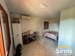 Casa com 3 dormitórios na parte central de Lomba Grande 