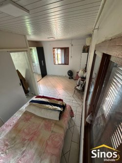 Casa com 3 dormitórios na parte central de Lomba Grande 
