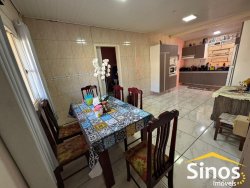 Casa com 3 dormitórios na parte central de Lomba Grande 