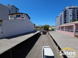 Terreno comercial com casa de 02 dormitórios no bairro Rio Branco 