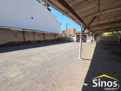 Terreno comercial com casa de 02 dormitórios no bairro Rio Branco 