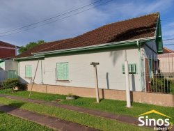 Casa com 03 dormitórios no bairro Ideal 