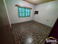 Casa com 03 dormitórios no bairro Ideal 
