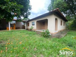 Casa de esquina com 03 dormitórios no bairro Lomba Grande 