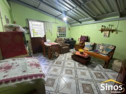 Casa com 05 dormitórios e prédio comercial no bairro Rondônia  